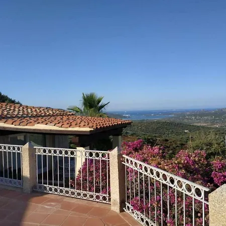 Tra E Porto Rotondo 빌라