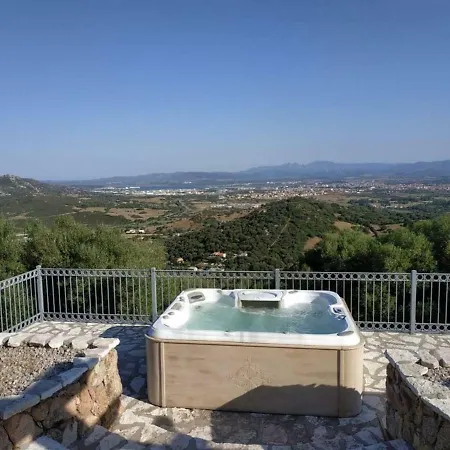 Tra E Porto Rotondo
